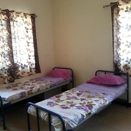 Nisarga Men'S Pg Hostel ดาร์วาด ภายนอก รูปภาพ