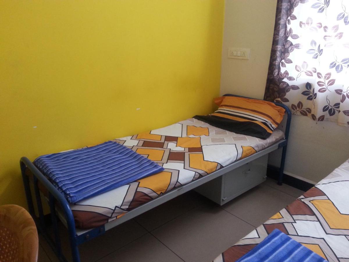 Nisarga Men'S Pg Hostel ดาร์วาด ภายนอก รูปภาพ