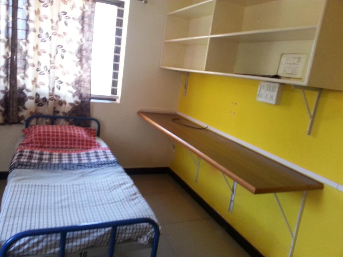 Nisarga Men'S Pg Hostel ดาร์วาด ภายนอก รูปภาพ
