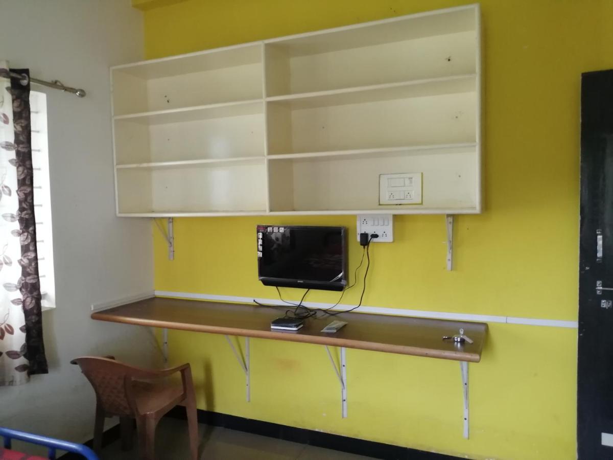 Nisarga Men'S Pg Hostel ดาร์วาด ภายนอก รูปภาพ